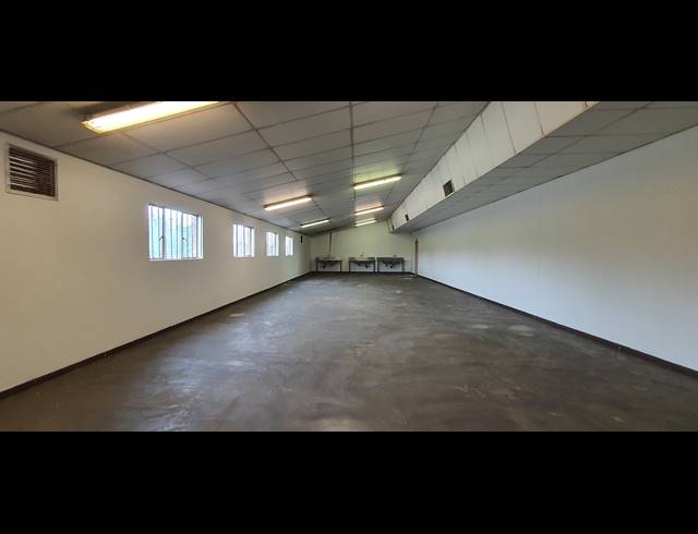 4,616M² WAREHOUSE TO LET IN CLAYVILLE
